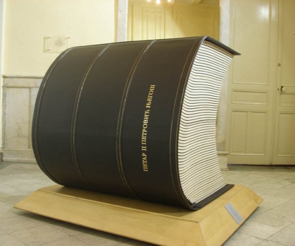 „Noć skuplja vijeka“ – koncert za klavir i izložba knjige-skulpture