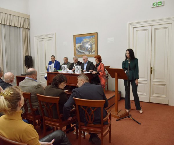 KNJIGA „DIVAN: ANTOLOGIJA VLASTITE LIRIKE” AUTORA SAFETA HADROVIĆA VRBIČKOG PREDSTAVLJENA U NBCG