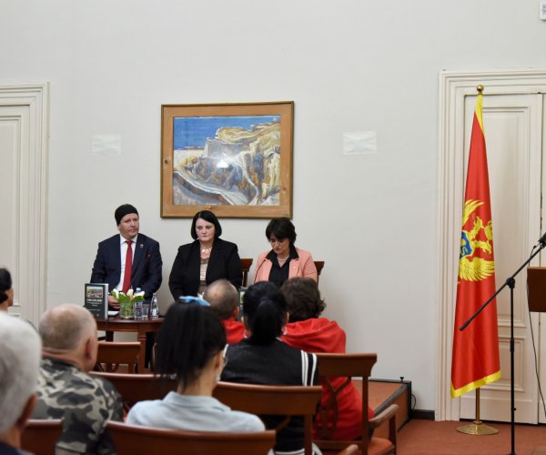 ODRŽANA PROMOCIJA BIBLIOGRAFIJE „STARE RAZGLEDNICE U ZBIRKAMA NACIONALNE BIBLIOTEKE CRNE GORE „ĐURĐE CRNOJEVIĆ” I DRŽAVNOG ARHIVA CRNE GORE: 1889–1940“